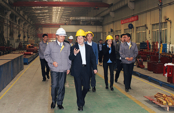 西安市委常委、常務副市長岳華峰蒞臨西瑪電機調研指導。