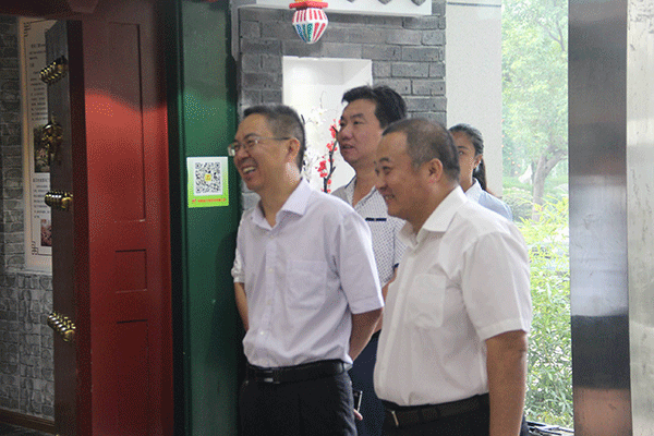 河南沁陽市委副書記薛勇帶領沁陽企業考察團來西瑪電機參觀訪問。