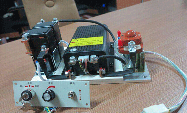 有什么方法可以使直流電機反轉嗎？