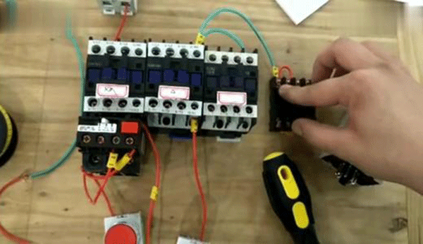 Y系列高壓三相異步電動機的功率控制需要哪些元件？